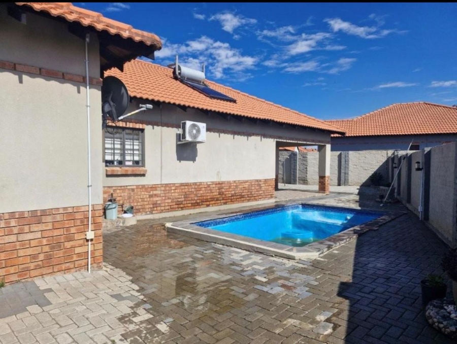 3 Bedroom Property for Sale in Waterkloof East North West